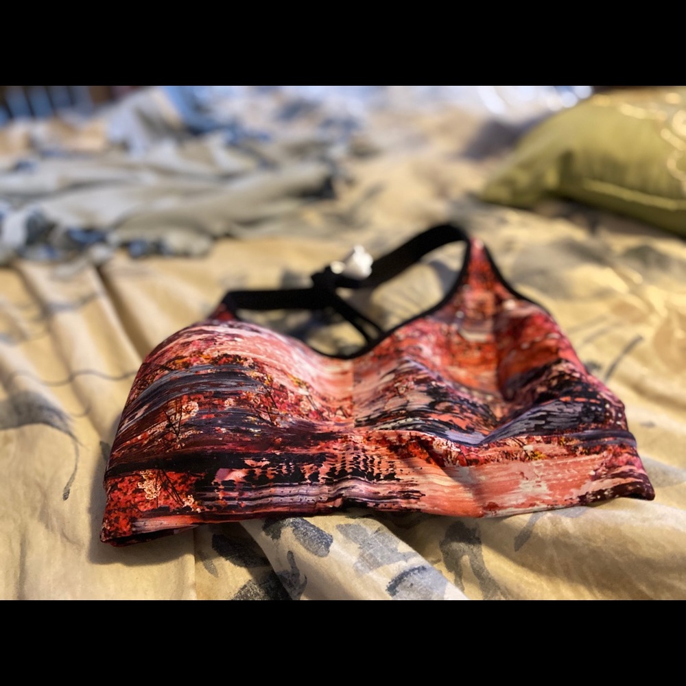 Lululemon size 6 Speed up sports bra.